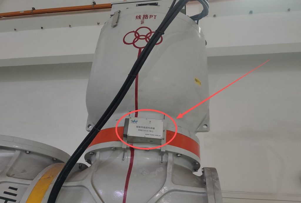 特高频局放传感器安装在GIS设备上