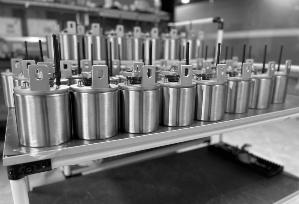 整批排列好的避雷器电流数字远传表计